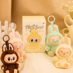 Мини музикална фигурка Лабубу със светлини  плюшена, 18 см