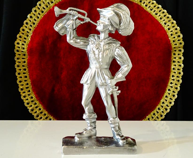 Калаена статуетка Ловец по Le Sonneur d Olifant на Antonin Marie Moine