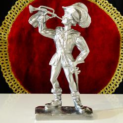 Калаена статуетка Ловец по Le Sonneur d Olifant на Antonin Marie Moine