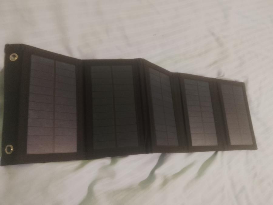 Соларно захранване за къмпинг среда природата