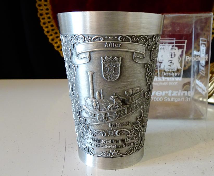 Калаена чаша с влак, локомотив, кутия.