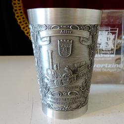 Калаена чаша с влак, локомотив, кутия.