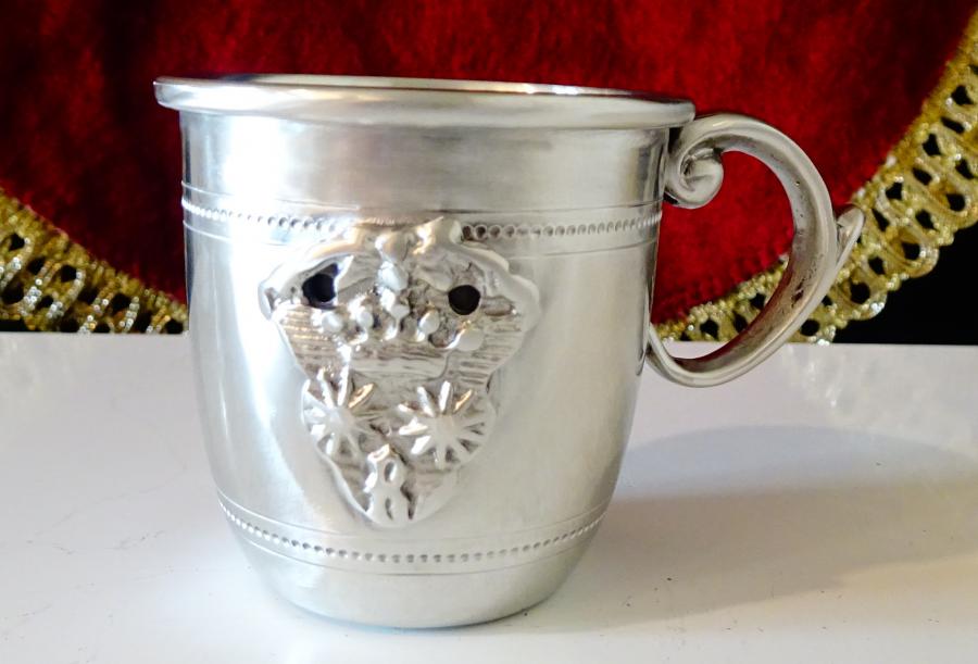 Чаша от калай с корона, кралски герб.