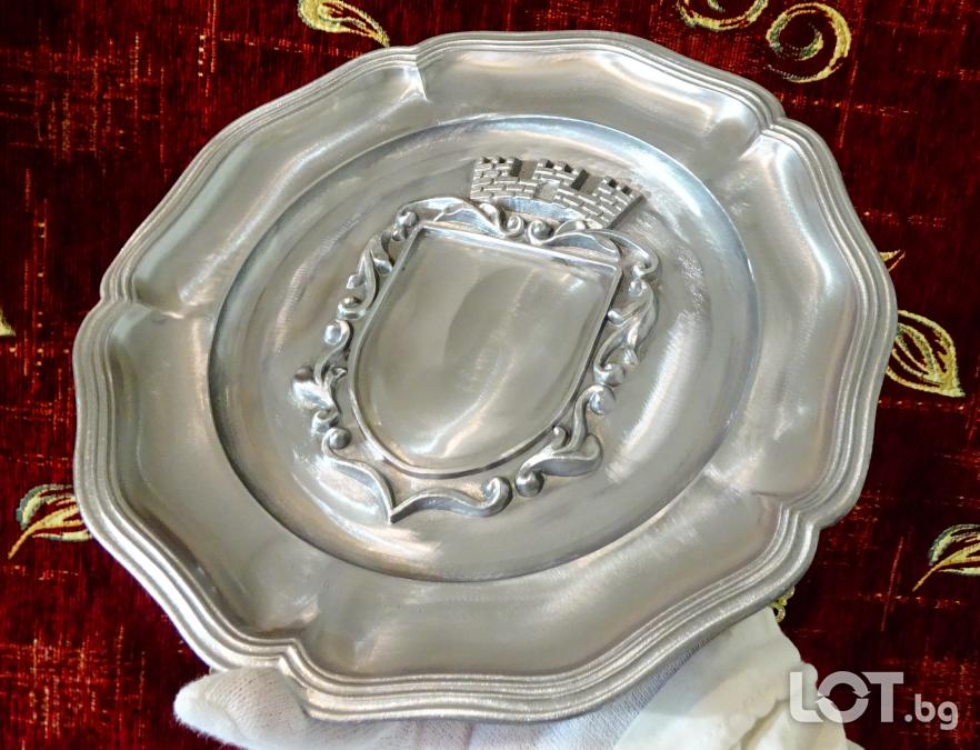 Калаена чиния Замък, Щит, орнаменти, калаена сватба.